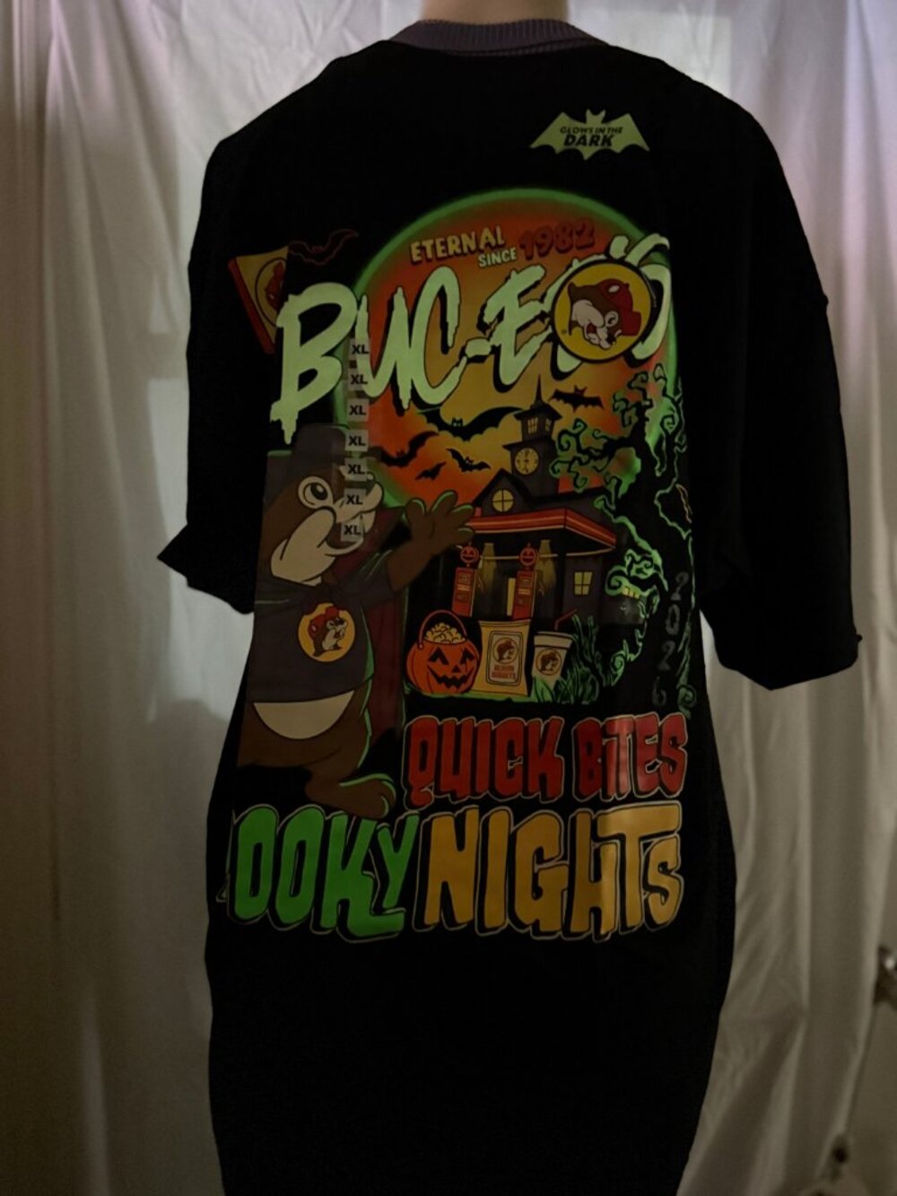 Buc-ee's 2026 Halloween Tshirt Large w/glow accents & Trick or treat bag! NWT! - Picture 5 of 6